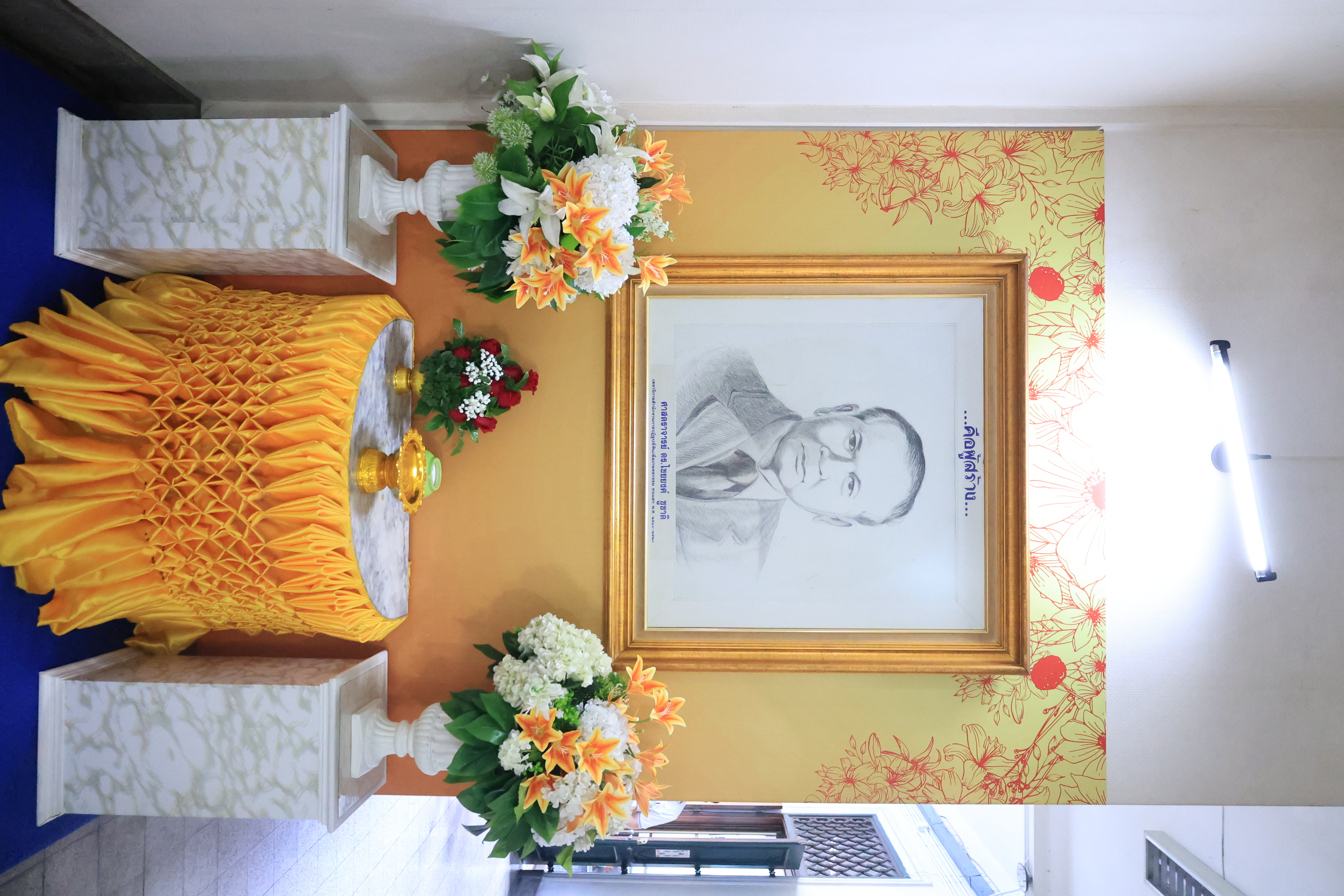 title - เลขาธิการ ส.ป.ก. และผู้เกษียณอายุราชการ สักการะสิ่งศักดิ์สิทธิ์ประจำ กระทรวงเกษตรและสหกรณ์ และ สำนักงานการปฏิรูปที่ดินเพื่อเกษตรกรรม เนื่องในโอกาสเกษียณอายุราชการ